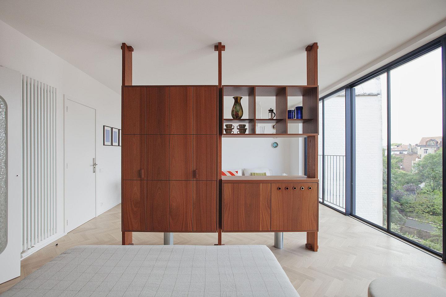 Suite 4 - 19