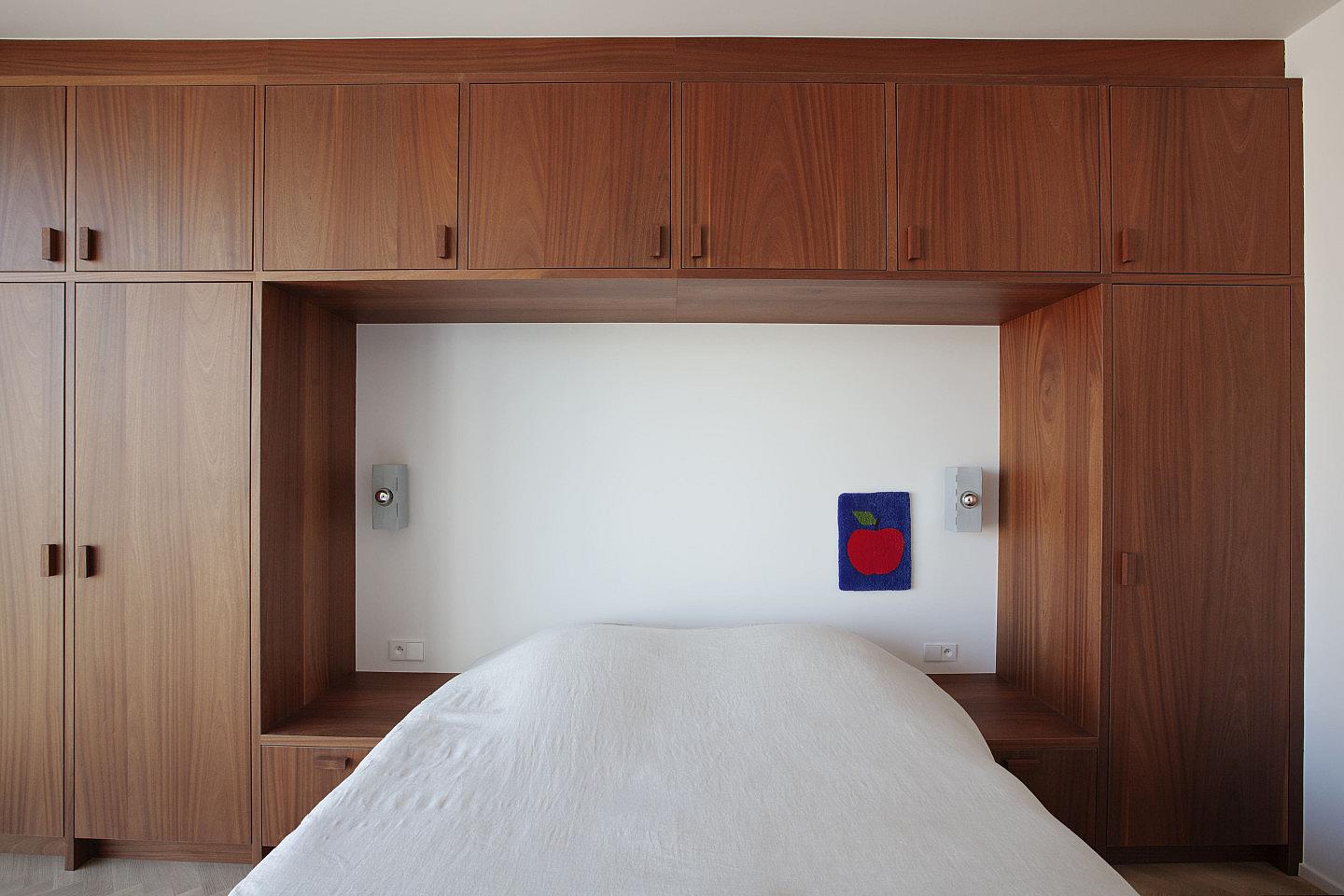 Suite 4 - 44