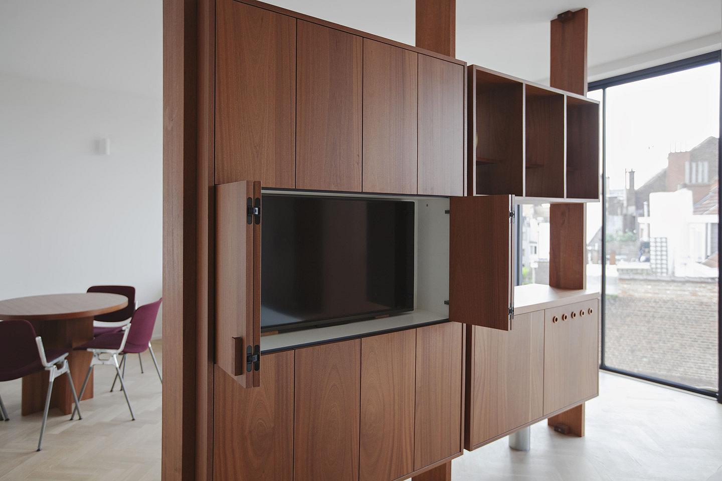 Suite 4 - 41