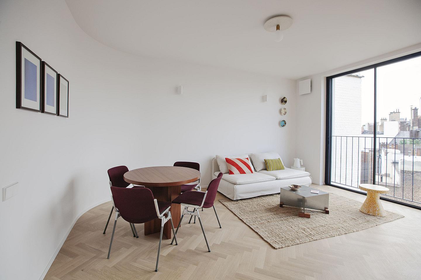 Suite 4 - 25