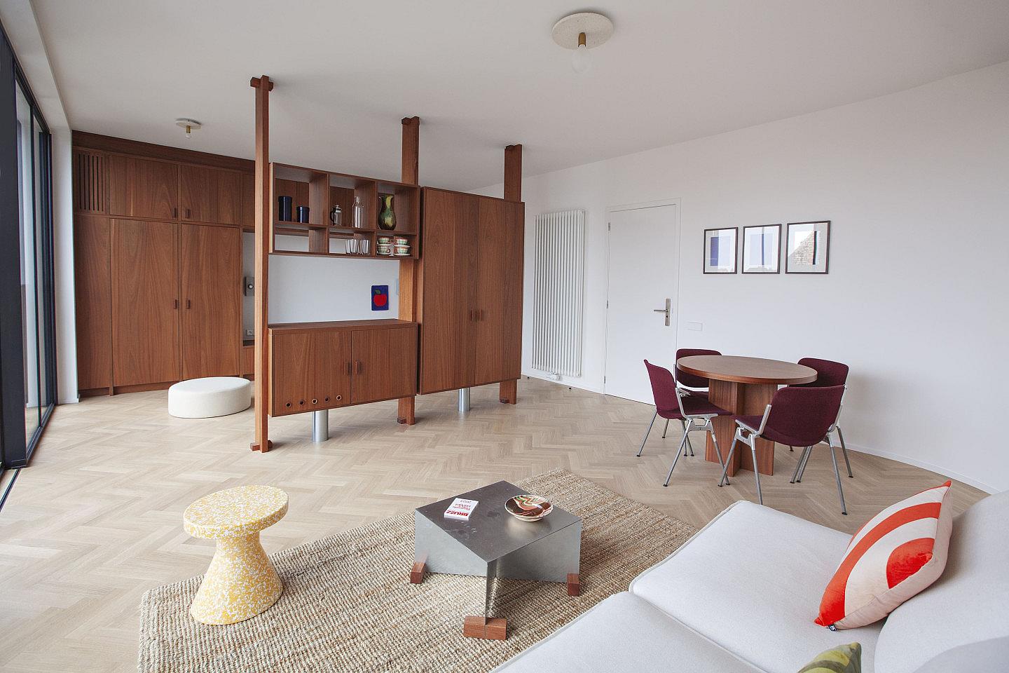 Suite 4 - 48