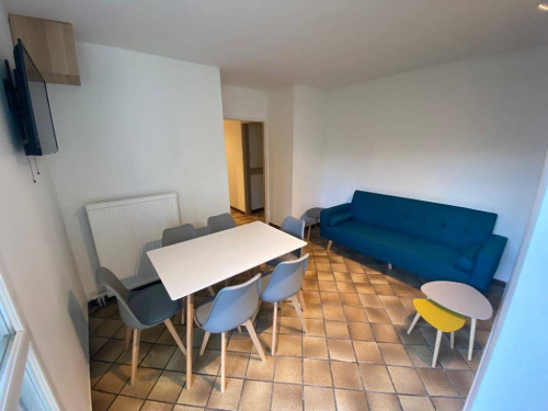 110m² Private room in a flatshare for 6 people