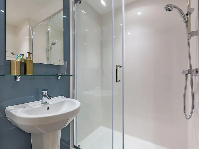 6 Bed Standard En-Suite - 9