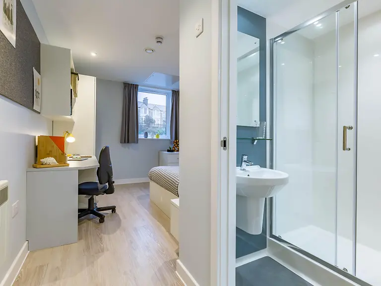 6 Bed Standard En-Suite - 8