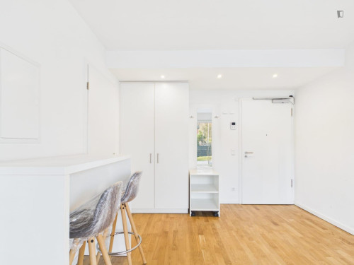 Unfurnished studio next to the Freie Universität Berlin