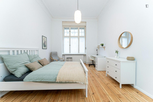 Modern double bedroom in Gesundbrunnen