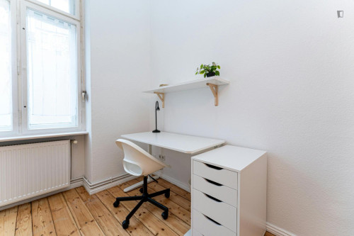 Modern double bedroom in Gesundbrunnen