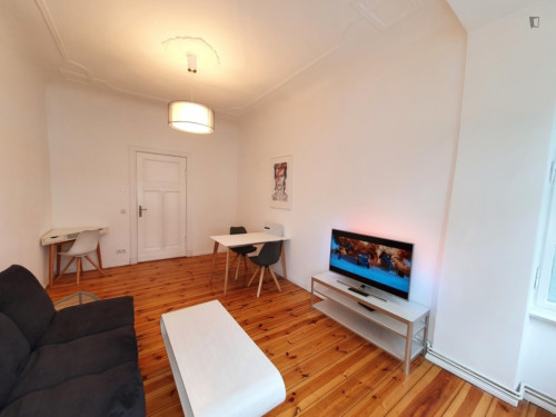 Very lovely 1 bedroom apartment in Weitlingkiez 