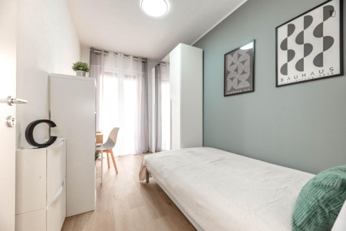 Ample single bedroom near the Padova train station