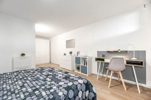 Attractive double bedroom near the Padova train station