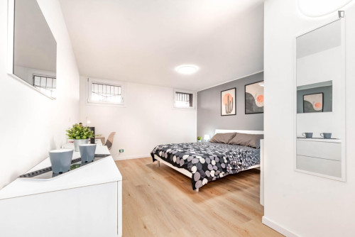 Attractive double bedroom near the Padova train station