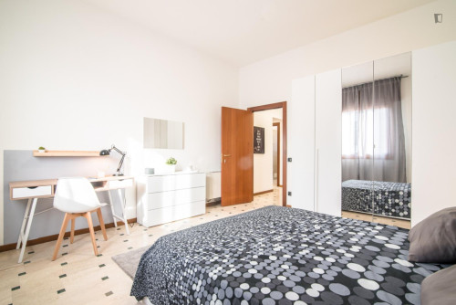 Big double bedroom in Quartiere 2 Nord