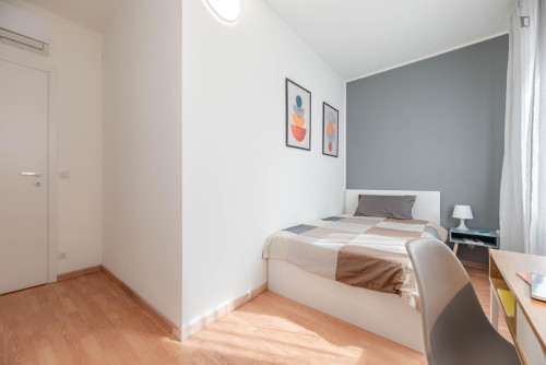 Bright single bedroom in Padua