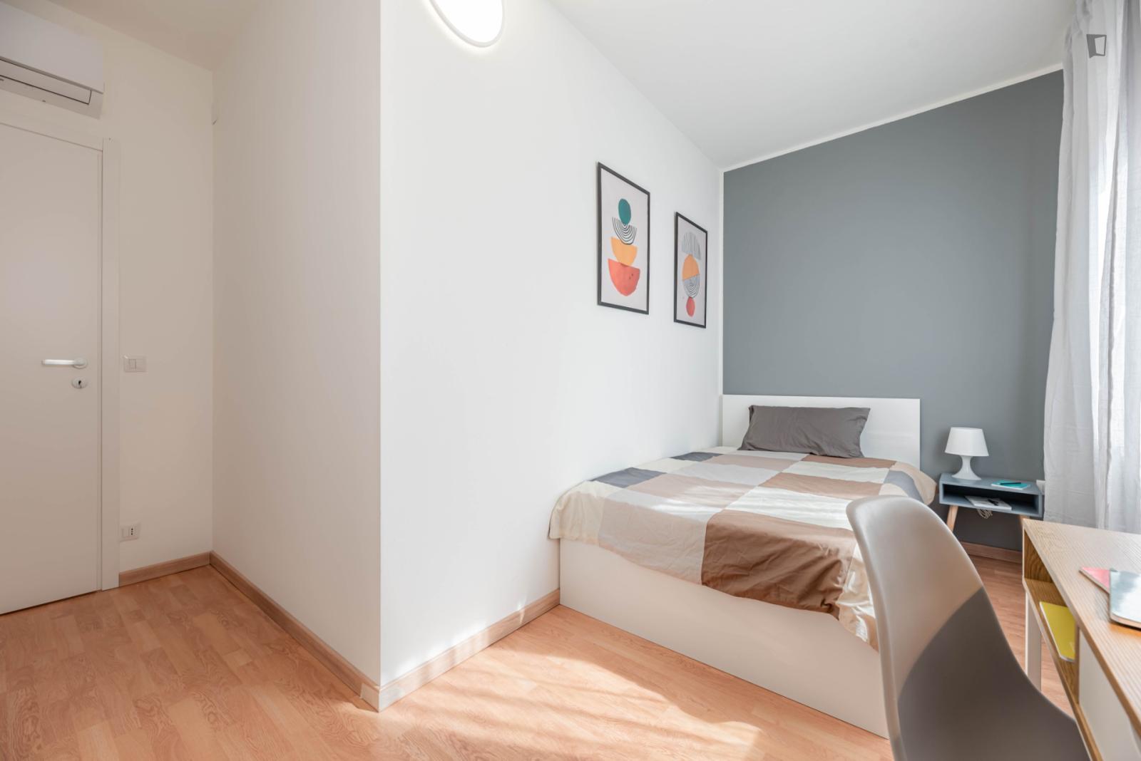  Bright Single Bedroom In Padua  -  Bright single bedroom in Padua  - Gallery -  1
