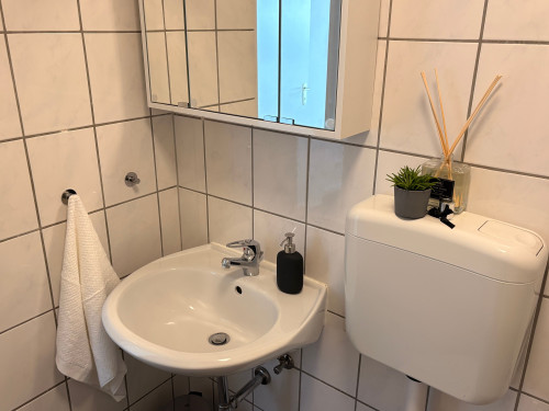 Stylish & fully furnished apartment with panoramic city views – near Helios Clinic & University