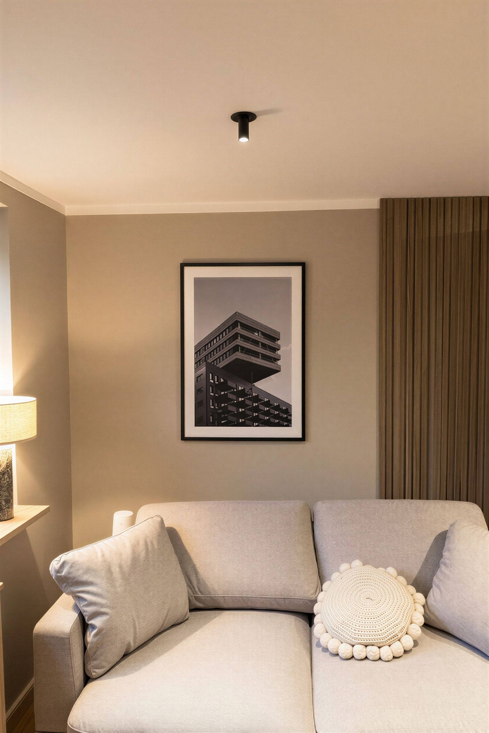 High-Quality Furnished 2.5-Room Basement Apartment With Design Interior - 8