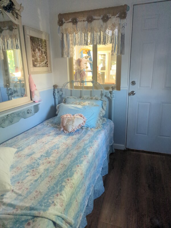  Office Room (Full Room)  -  Private Entrance Furnished Room wit  - Gallery -  1