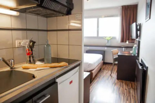 Exquisite studio nerar the Les Ramassiers train station