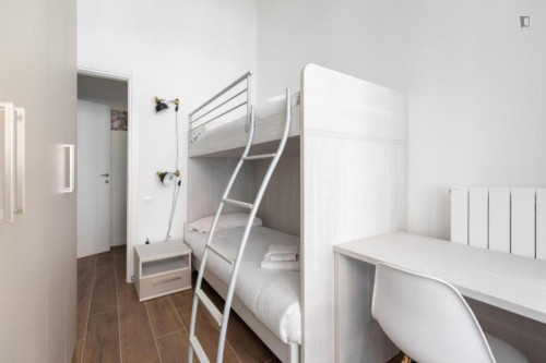 Cozy bunk bedroom just a stone's throw from the central station