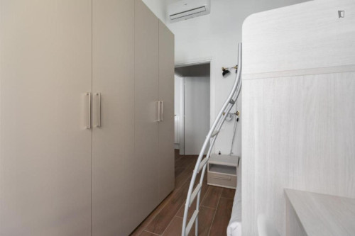 Cozy bunk bedroom just a stone's throw from the central station