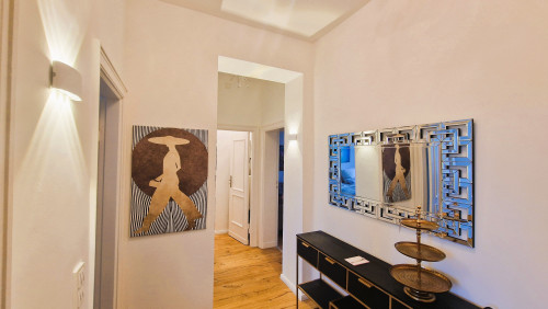 Central, historic and urban – exclusive furnished living for temporary stays, ideal for discerning professionals