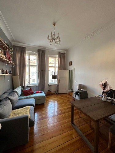 Charming Altbau apartment with balcony in Friedenau