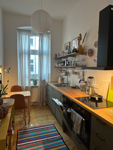 Charming Altbau apartment with balcony in Friedenau