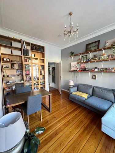 Charming Altbau apartment with balcony in Friedenau