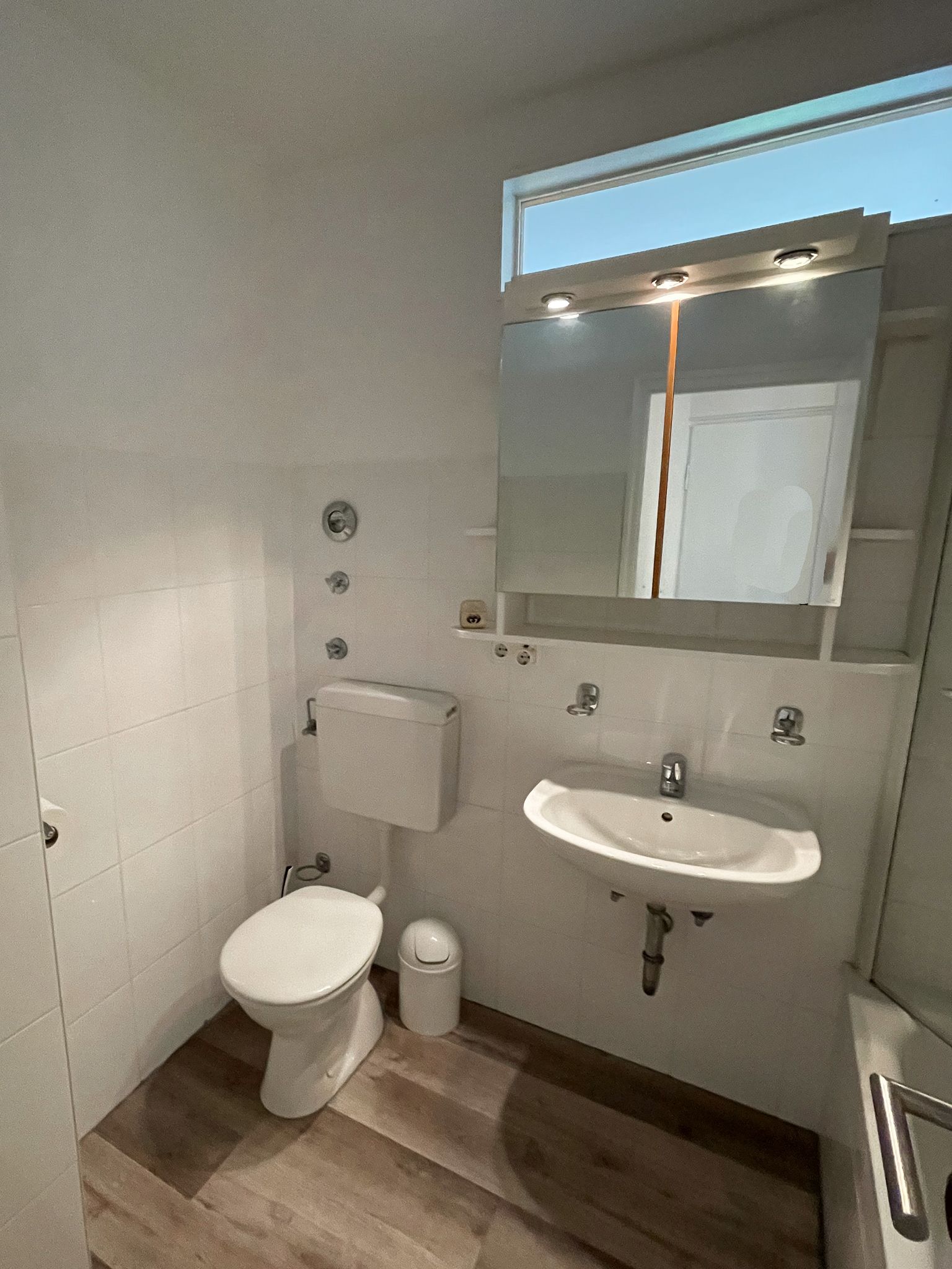 Neat, Quiet Suite In München-Milbertshofen - 6