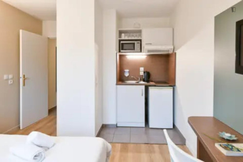 Very cool studio in Saint-Cyr-l'École