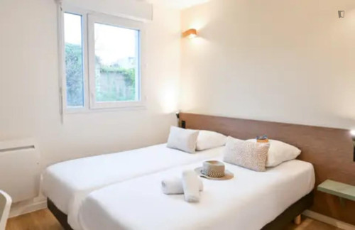 Very cool studio in Saint-Cyr-l'École