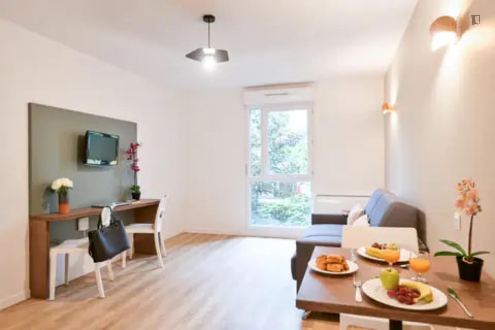  Elegant 2-Bedroom Apartment In Saint-Cyr-L'École  -  Elegant 2-bedroom apartment in Saint-Cyr-l'École  - Gallery -  1