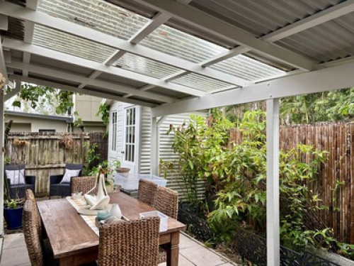 Private room and bathroom Byron Bay