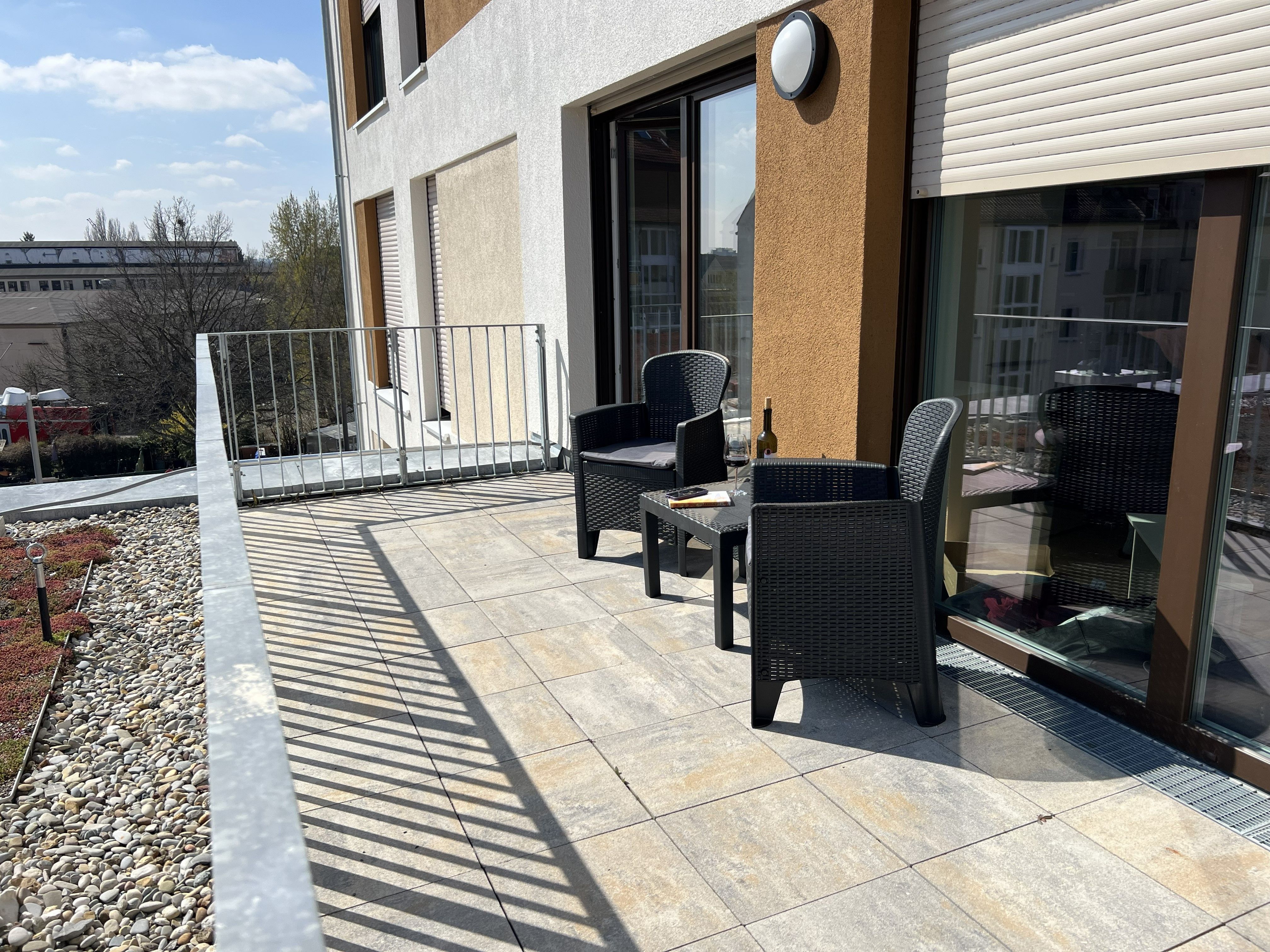  Stylish, Centrally Located Business Apartment—all-Inclusive And Fully Furnished, With Private Roofto  -  Stylish, centrally located business apartment—all-inclusive and fully furnished, with private rooftop terrace—ideal for project staff/expats  - Gallery -  4