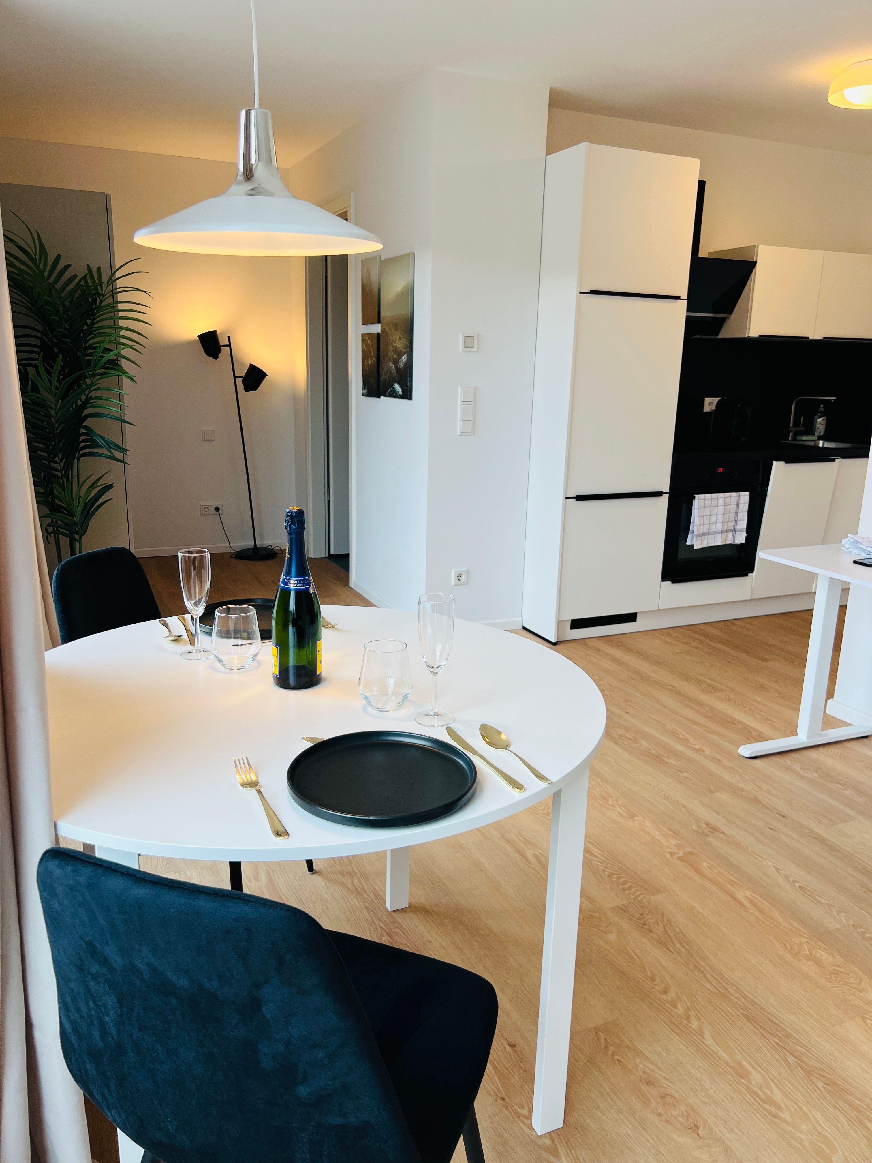  Stylish, Centrally Located Business Apartment—all-Inclusive And Fully Furnished, With Private Roofto  -  Stylish, centrally located business apartment—all-inclusive and fully furnished, with private rooftop terrace—ideal for project staff/expats  - Gallery -  15