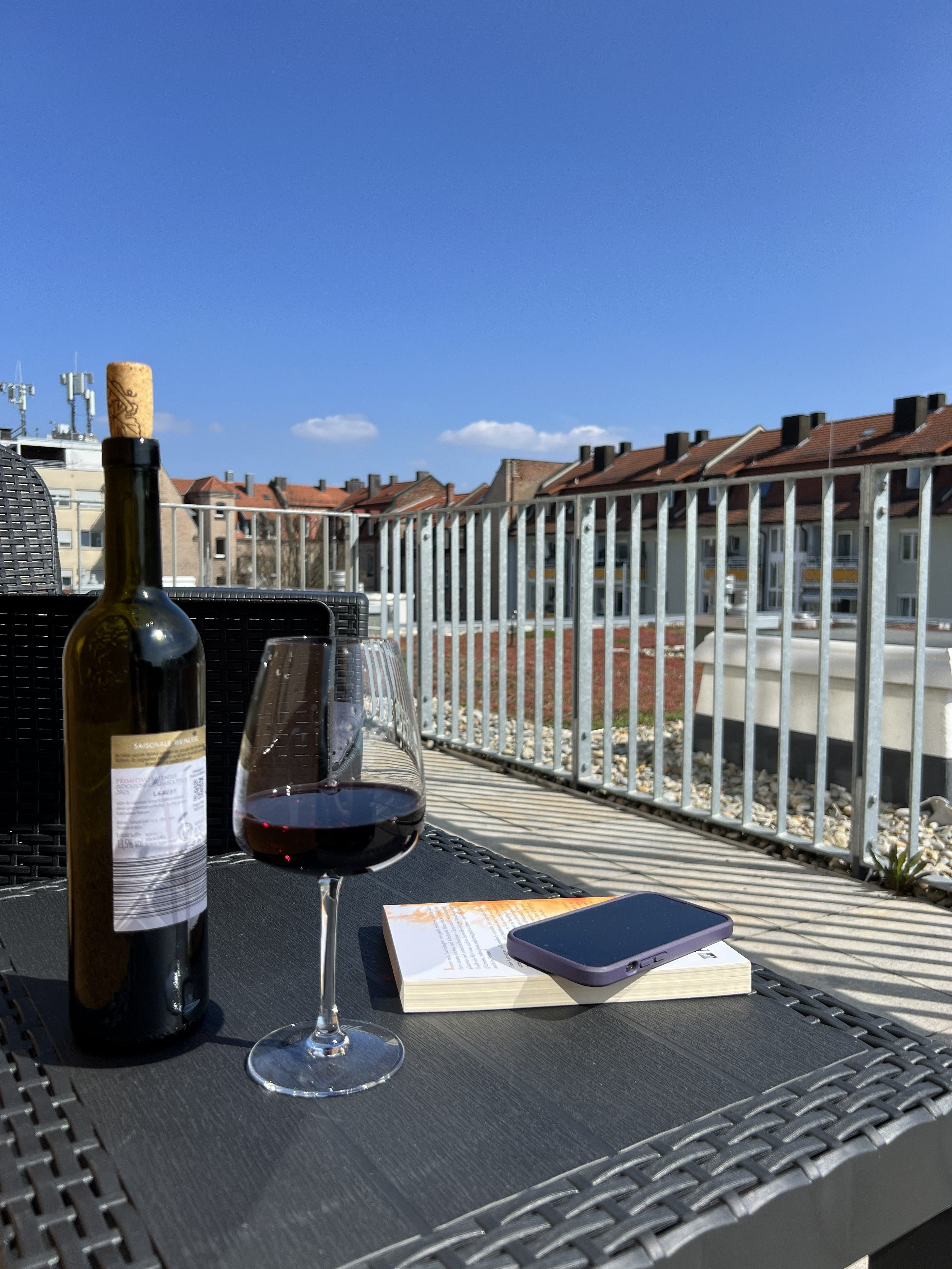  Stylish, Centrally Located Business Apartment—all-Inclusive And Fully Furnished, With Private Roofto  -  Stylish, centrally located business apartment—all-inclusive and fully furnished, with private rooftop terrace—ideal for project staff/expats  - Gallery -  5