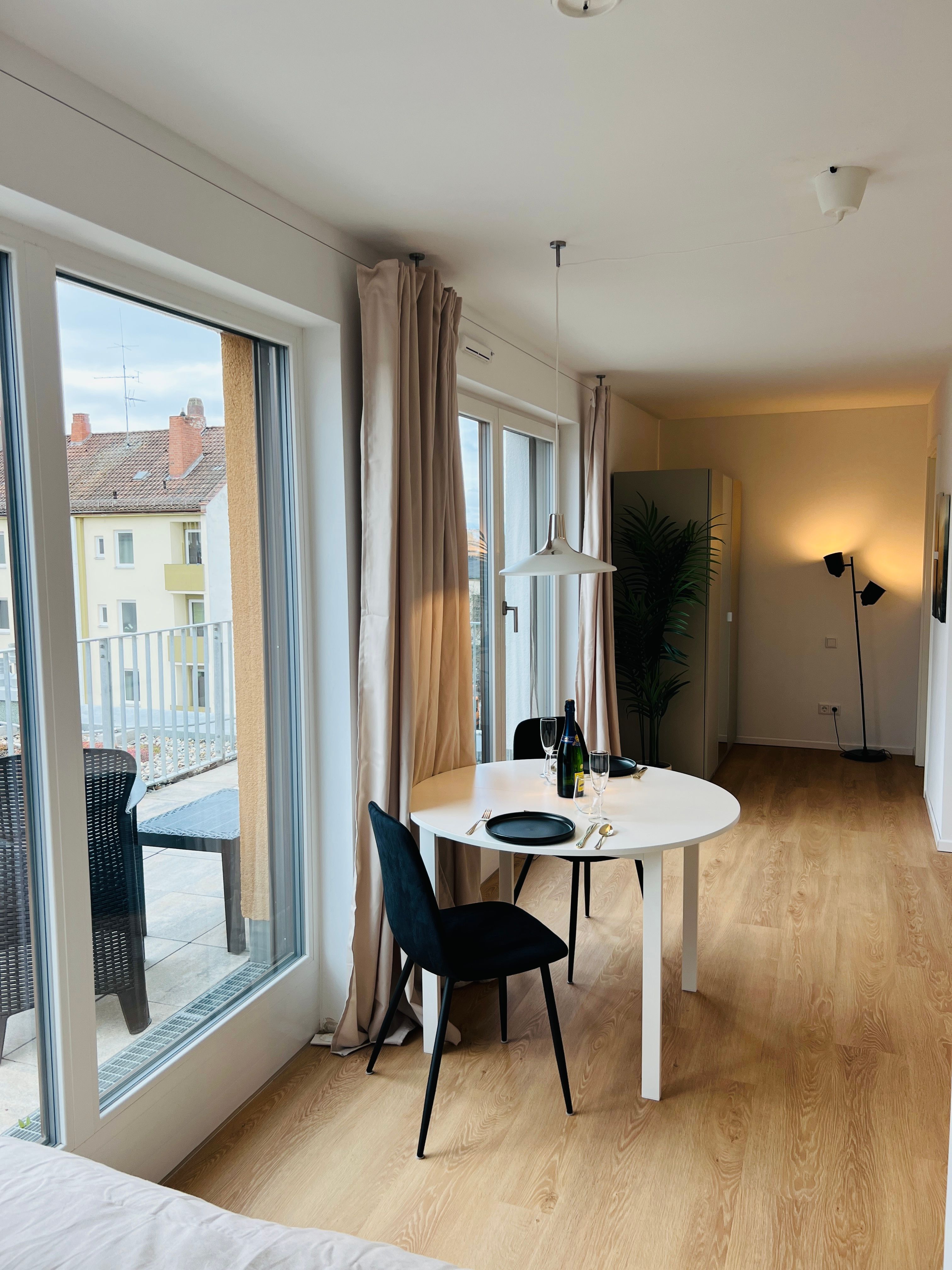  Stylish, Centrally Located Business Apartment—all-Inclusive And Fully Furnished, With Private Roofto  -  Stylish, centrally located business apartment—all-inclusive and fully furnished, with private rooftop terrace—ideal for project staff/expats  - Gallery -  2