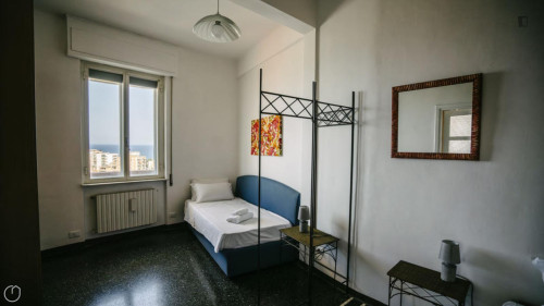 Welcoming 2-bedroom apartment near the Albenga train station 
