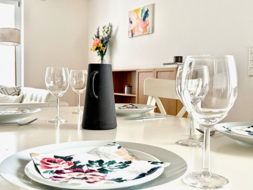 Premium furnished apartment | Balcony | All-inclusive rent (utilities, electricity & internet) | 5 min to U1/U3