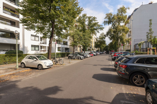 1 room Business apartment with south-facing balcony in Ku-Damm side street