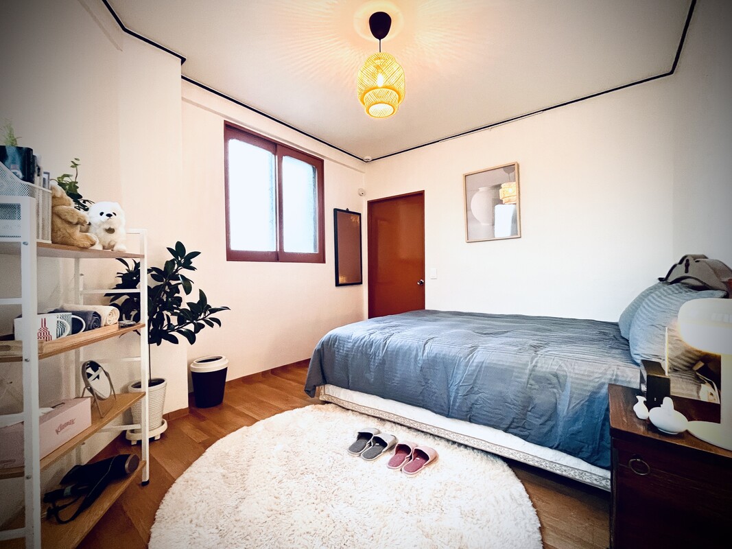 Bedroom With A Queen-Size Bed(Full Room)  -  Retro Seoul : 9 Min to Subway  - Gallery -  1