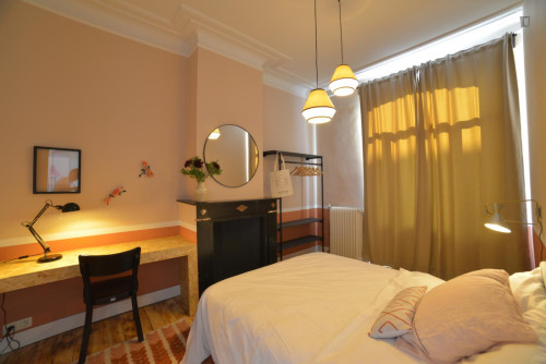 Lovely double bedroom near Josephine-Charlotte metro