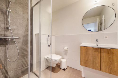 Neat ensuite single bedroom near Schuman metro