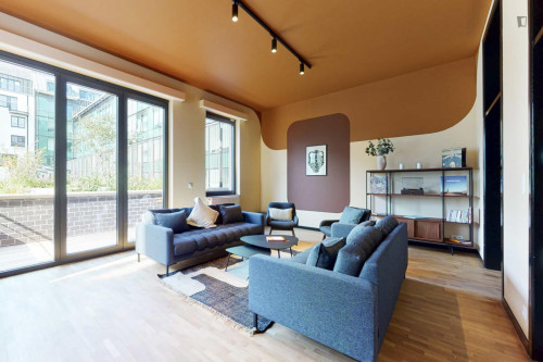 Neat ensuite single bedroom near Maelbeek metro