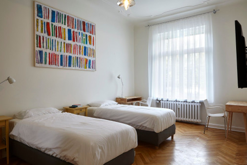 Spacious 3 bedroom, 2 bathroom apartment city west.