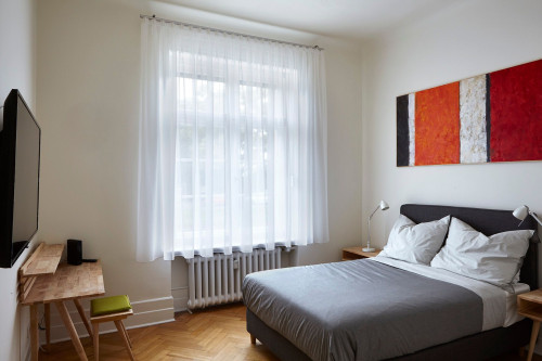 Spacious 3 bedroom, 2 bathroom apartment city west.