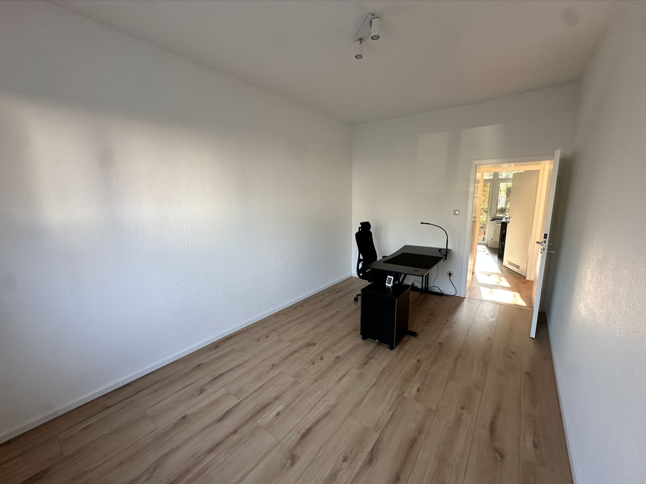 Bright 2-Room Apartment With Garden & Workspace – Newly Renovated In Aachen - 3