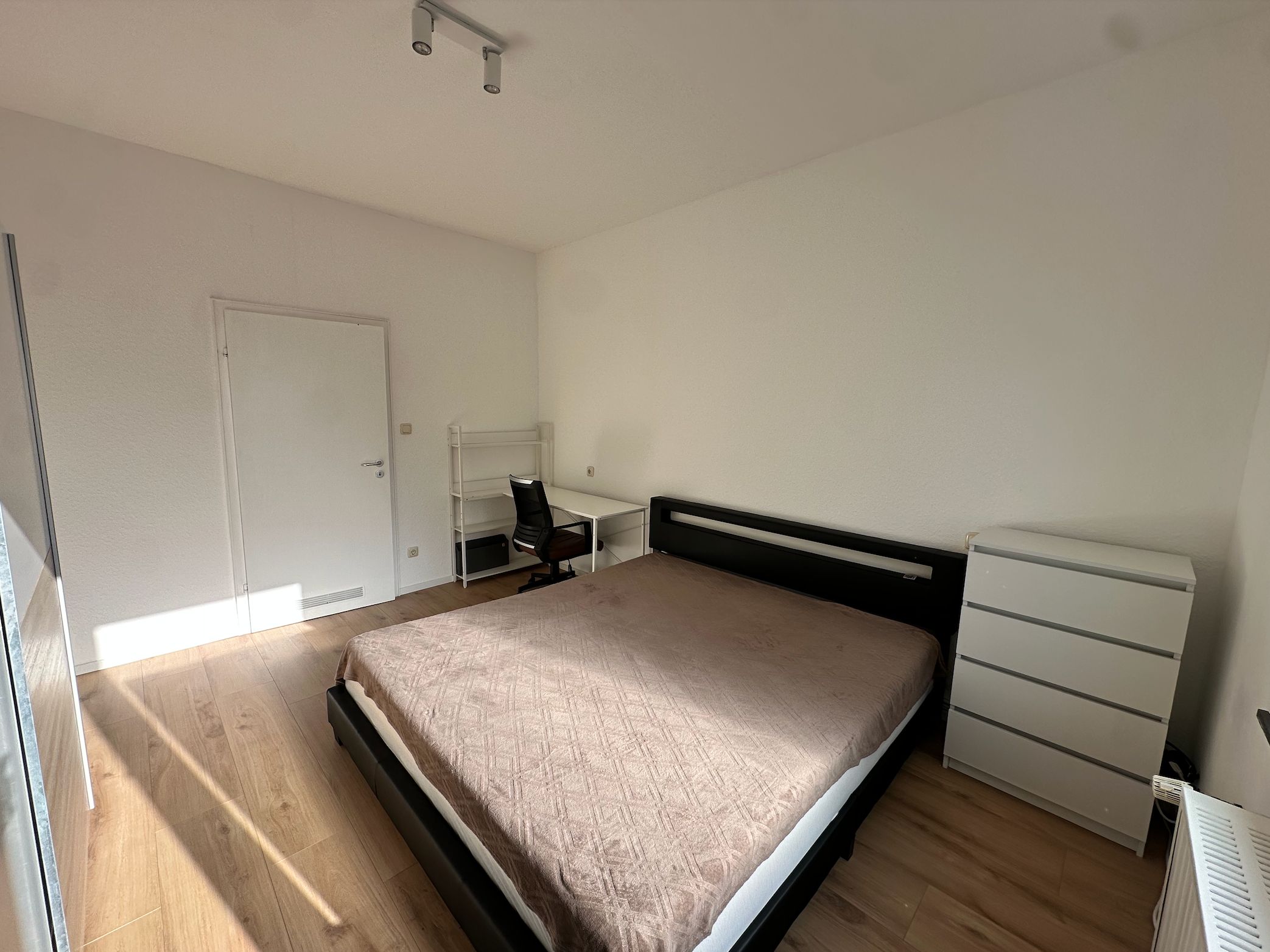 Bright 2-Room Apartment With Garden & Workspace – Newly Renovated In Aachen - 11