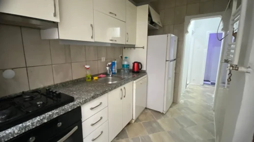 Room in a shared 3-bedroom apartment for rent in Istanbul, bills included 11