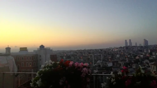 3-bedroom apartment for rent in Istanbul, perfect for professionals and couples